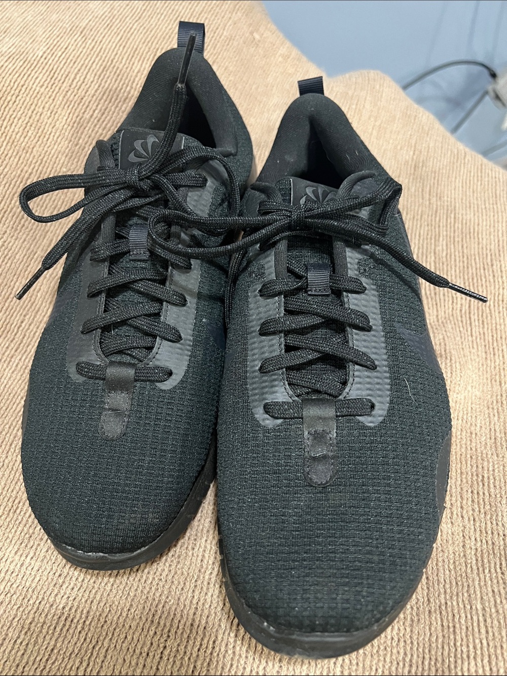 Nike Lightweight Black Athletic Knit Sneakers